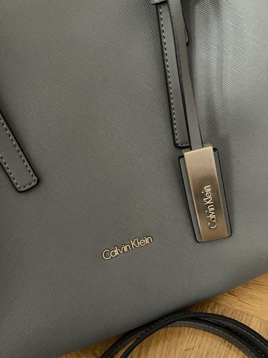 Torebka calvin klein kolor stalowo srebrny