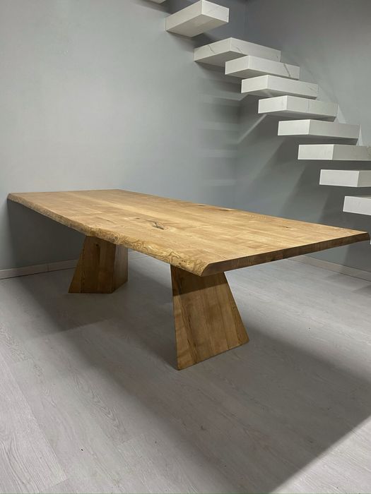 Mesa de jantar de madeira maciça