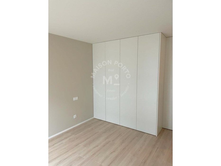 Apartamento T3 com Suite, Varanda com churrasqueira e Box de Garage...