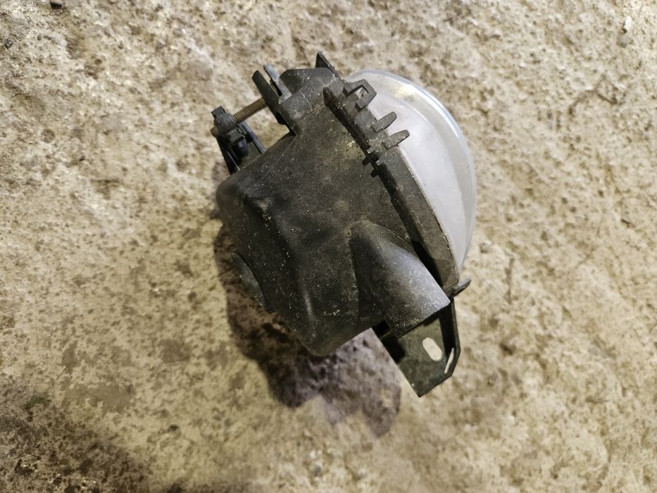 Halogen prawy bmw E90 E91 swiatlo prawe przeciwmgłowe lampa przód