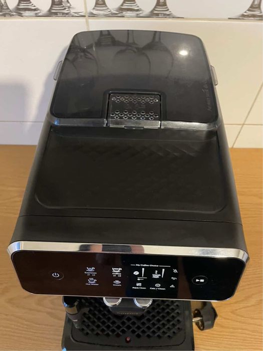 Кавомашина Б/В Philips Series 2200 Black