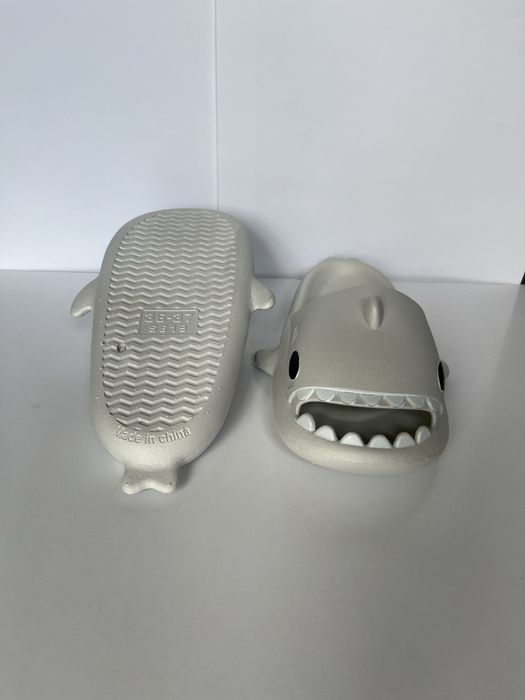 Klapki shark szare