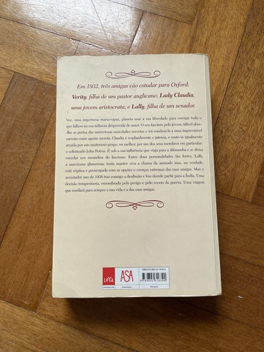 Livros: Uma Menina de Boas Famílias de Elizabeth Edmondson