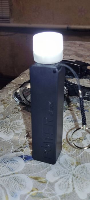 Продам повербанк в комплекті.