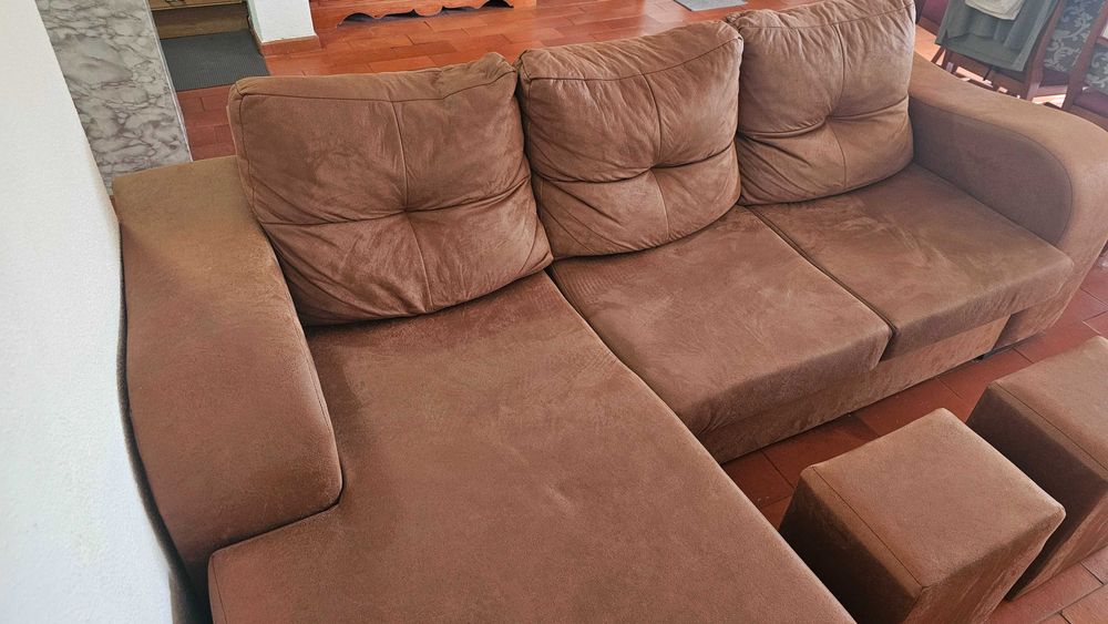 Sofá com chaise lounge
