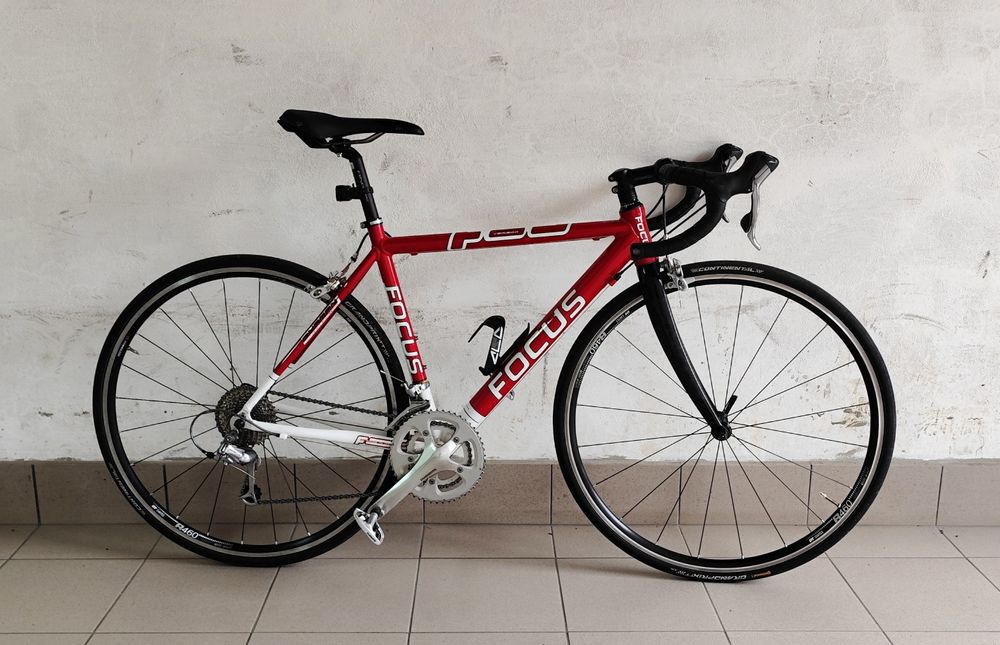 Rower szosowy Focus  XS -S Shimano 105 koła DT Swiss