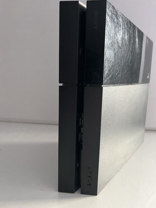 PS4 500GB + 4 jogos
