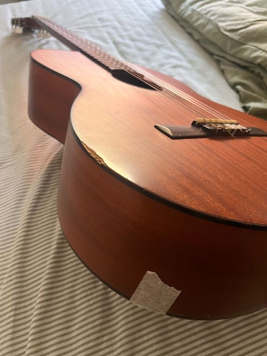 Guitarra de marca portuguesa Artis