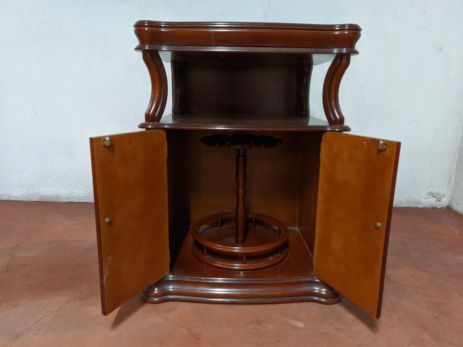 Mesa de televisão + garrafeira