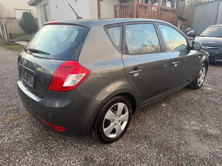 Kia ceed polift nowszy model 1.4benzyna z niemiec opłacona