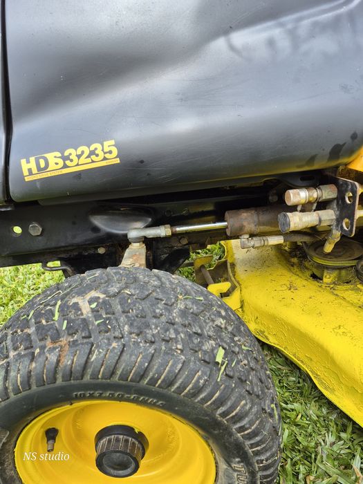 Trator corta-relva Hidrostático 720cc 25cv Dir. Assistida | Corte 1,4m