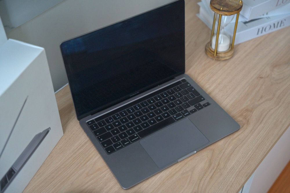 MacBook Pro 13 - 2020450802245845667842