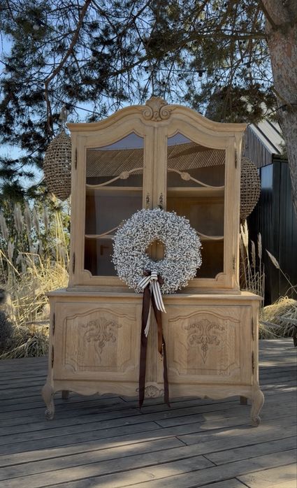 Ludwikowska witryna w stanie surowym