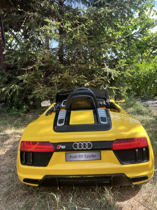 Машина Audi на дистанційному керуванні