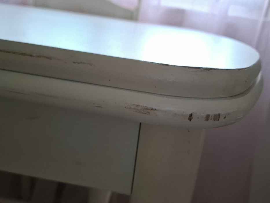 Mesa cozinha extensivel com 3 cadeiras. Em bom estado geral