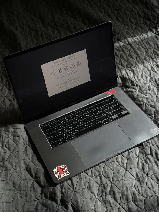 Продам з рук в руки MacBook Pro’16 (2019) i7/16/512 GB