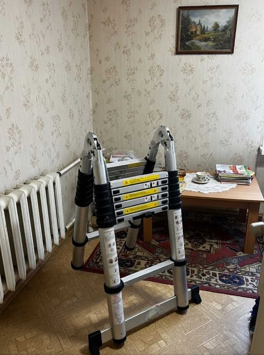 Телескопічна драбина 2,1 м компактна й зручна