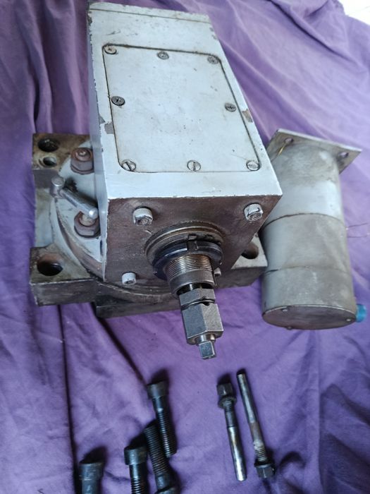 Головка ВФГ с плитой фрезерного станка 6720