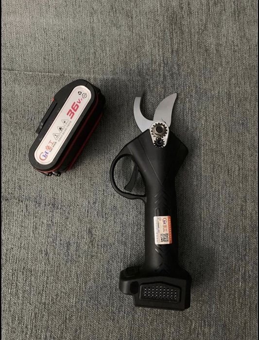 Tesoura de Podar Bateria alta potência 36 Volts - Corte 4,3cm (NOVA)