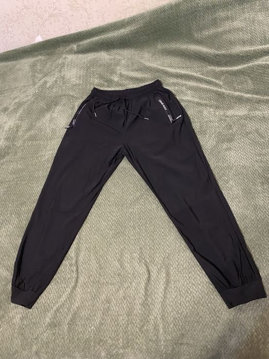 Спортивні брюки, штани.