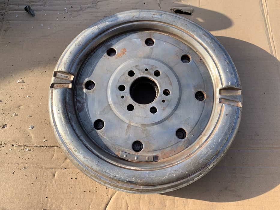 Демпфер Маховик на Passat B6 B7 415074409