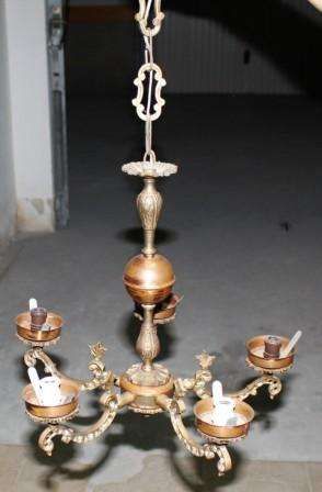 Candeeiro de teto com mais de 70 anos