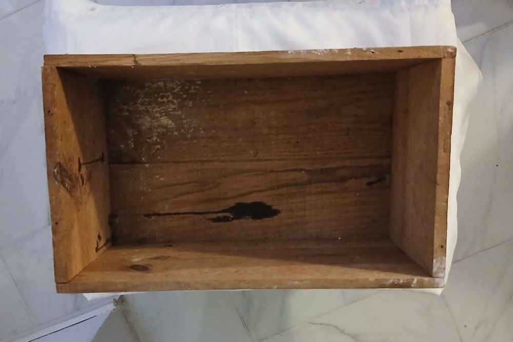 Caixa Antiga em Madeira medidas nas fotos