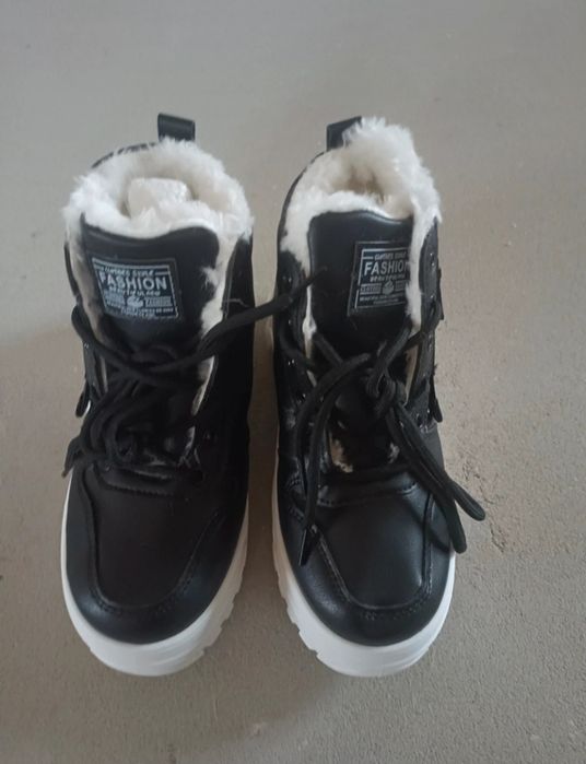 Nowe buty ocieplane r35
