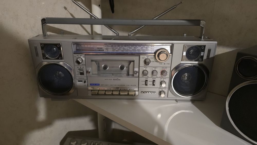 Кассетный магнитофон Sanyo, Philips