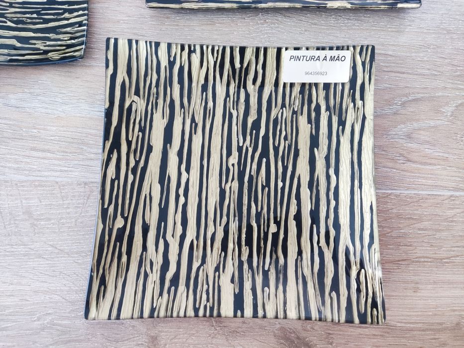 3 Pratos decorativos com pintura á mão