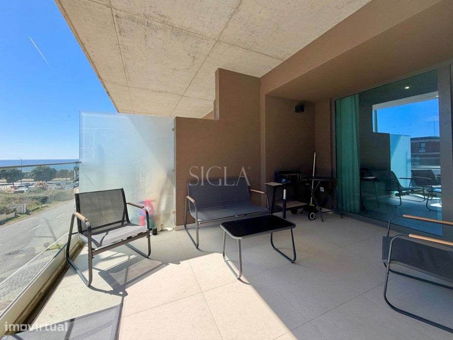 Apartamento T2, com vistas mar, a 50 metros da praia