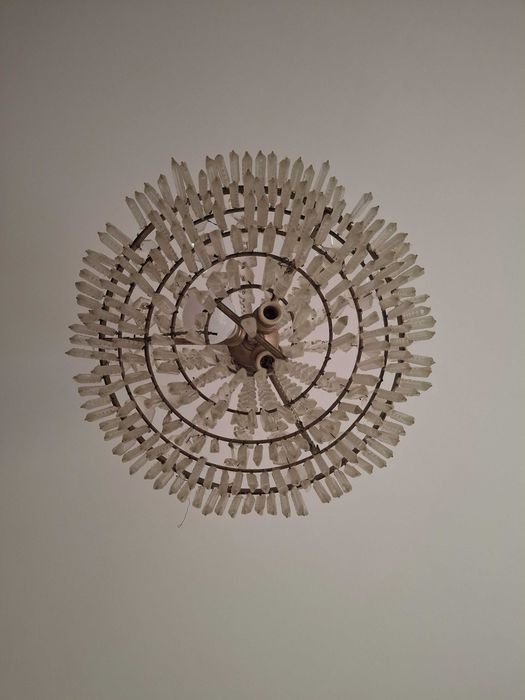 Lustre antigo vintage em metal e vidro – muito elegante