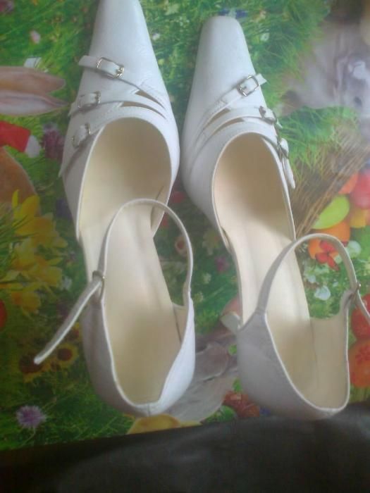Buty białe ślubne