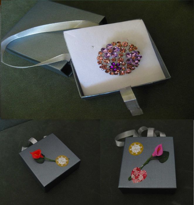 Alfinete / Pendente / Pregadeira Arranjo Flores Lilases NOVO