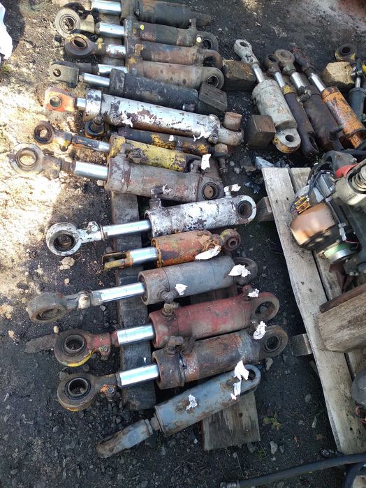 siłowniki hydrauliczne przechyłu z wózków widłowych