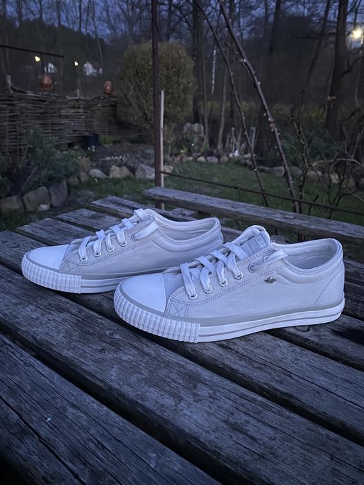 Кеди, жіноче взуття