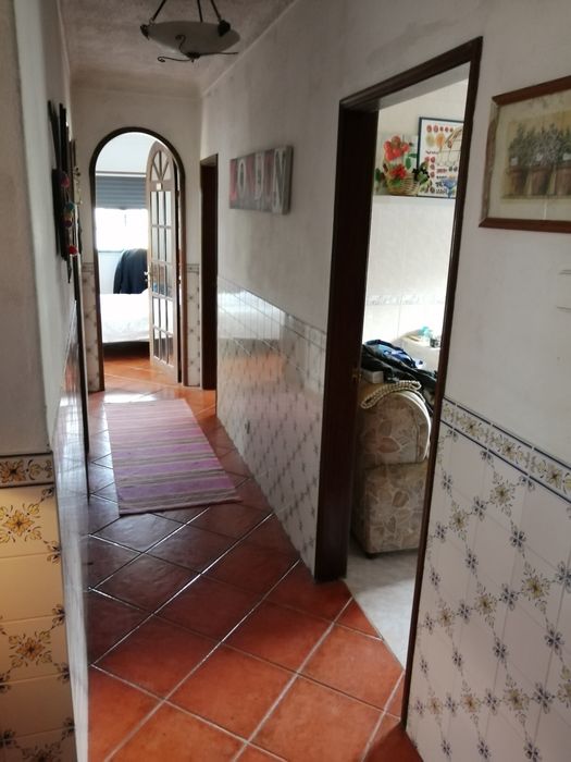 2 quartos rústicos, com uso de WC, sala e cozinha. Máximo 4 pessoas.