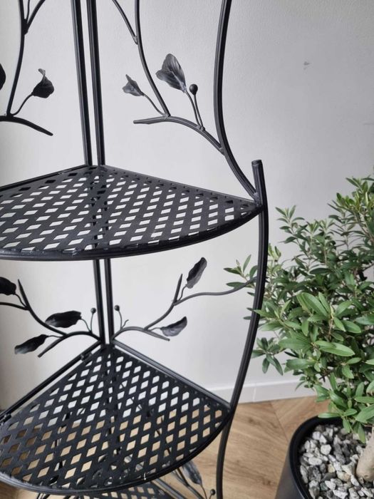 Regał narożny - metaloplastyka