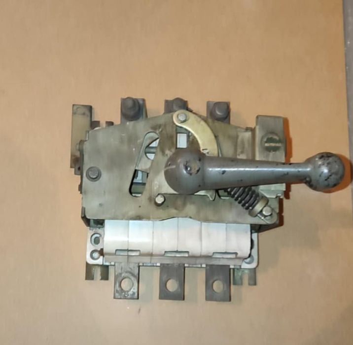 Wyłącznik rozłącznik. ŁR-200