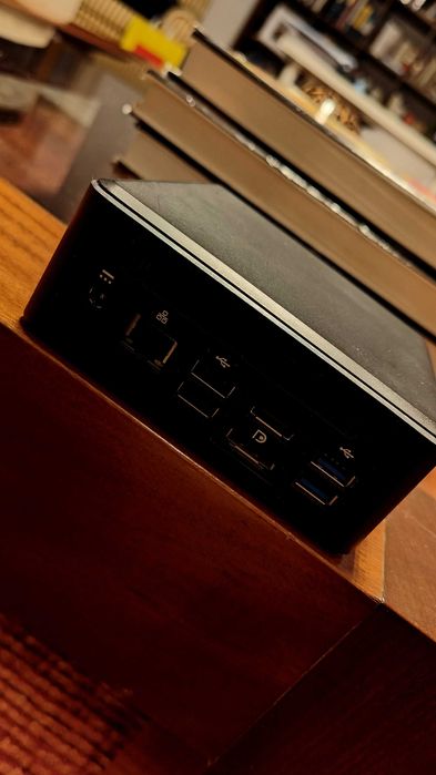 Mini PC com todos os dispositivos necessários