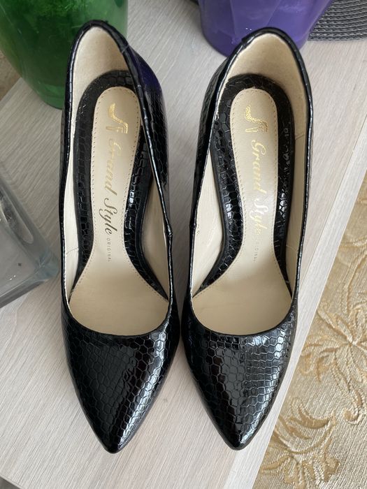 Туфлі лаковані 35