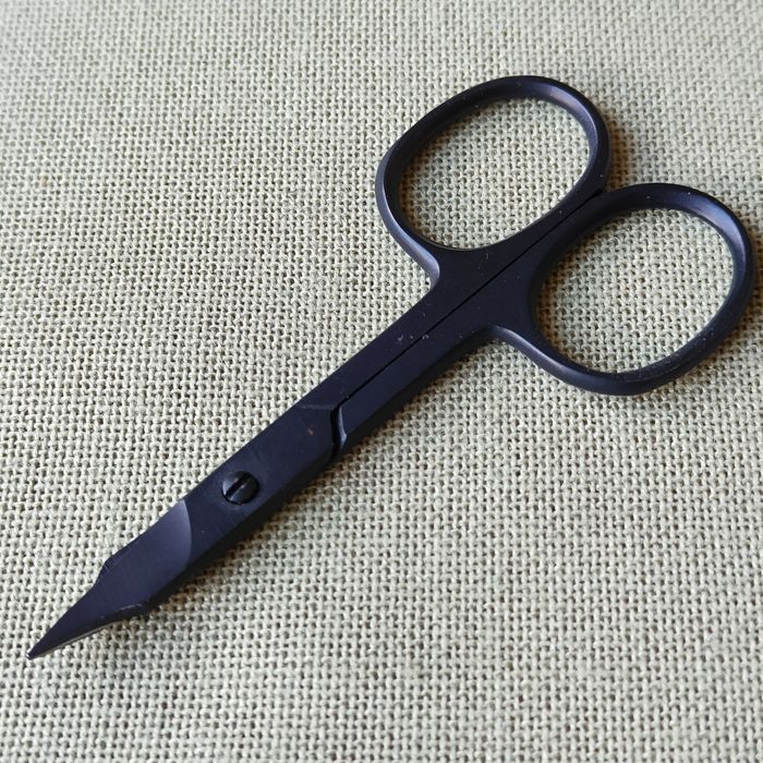 Czarne nożyczki do paznokci