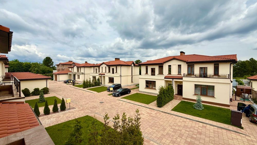 Без%.Продаж дуплекса в КМ "Фонтан",є басейн,барбекю. Підгірці.3 сотки