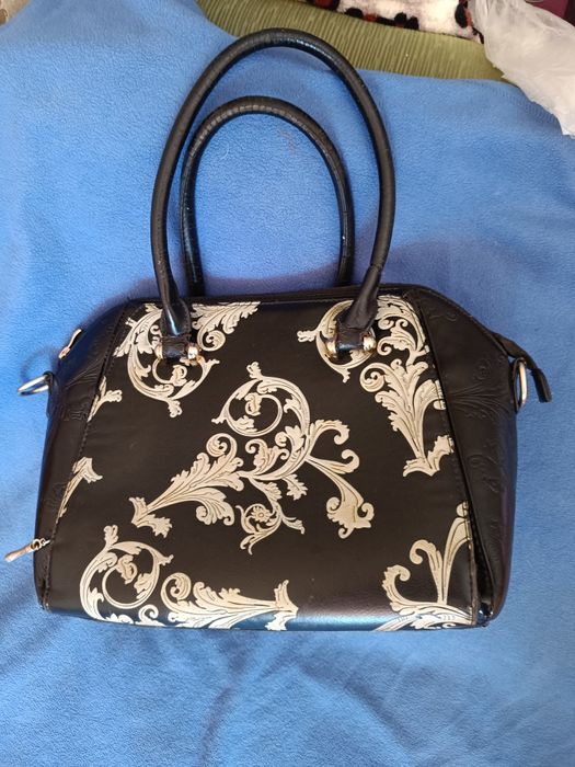 Сумочка жіноча зручна.