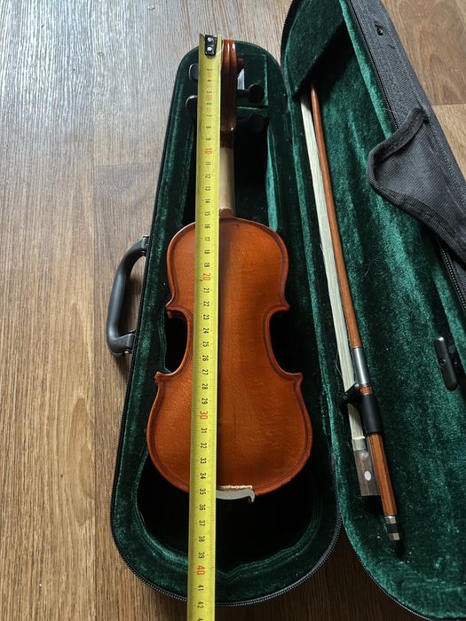 На подарок ребенку самая маленькая  скрипка 1/32