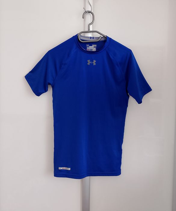 Męska koszulka treningowa Under Armour HeatGear niebieska 
Długość 66,5 cm
Szerokość pod pachami 40,5 cm
Długość rękawa mierzona od ramienia 10 cm