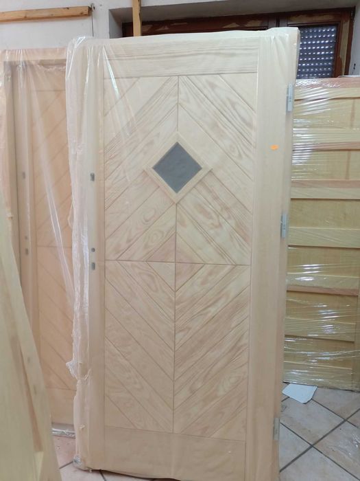 drzwi sosnowe drewniane ocieplone jodelka karo Producent