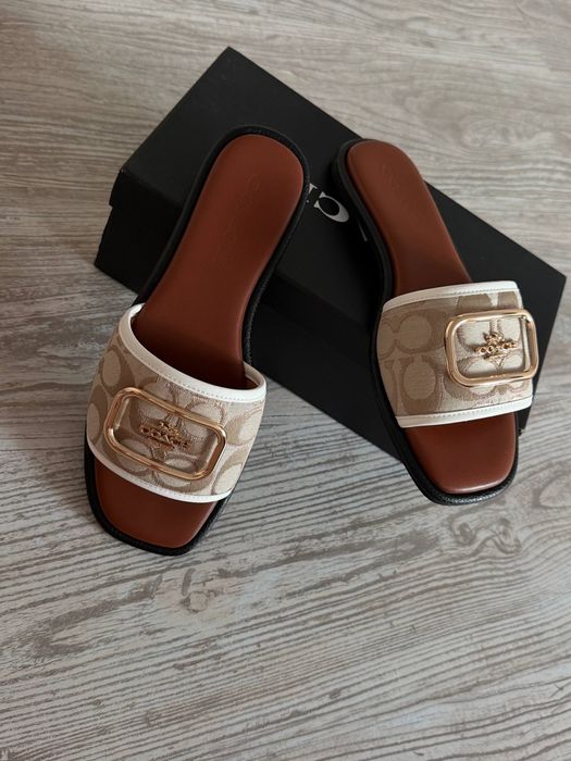 Шльопанці Coach в наявності 38 розмір