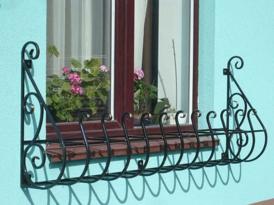 Цветочницы из металла