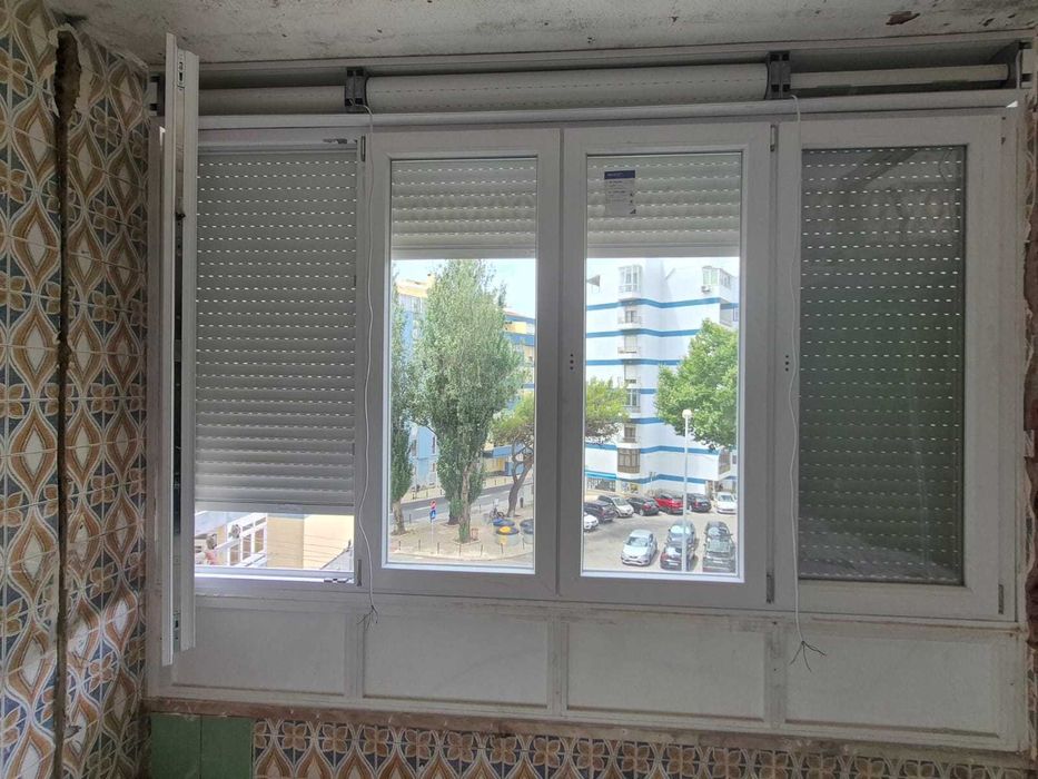 8 Janelas PVC com 6 estores Elétricos